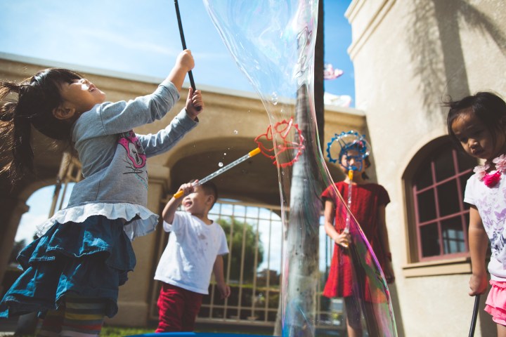 Bubblemania - Bubble show at a kids birthday party - Shannon M West Photography - Los Angeles - Pasadena - California