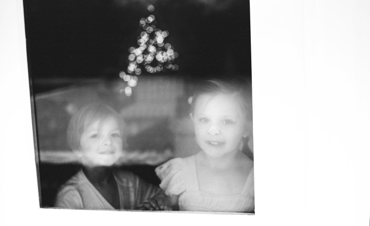 Home for the Holidays – Brentwood Family Portrait&nbsp;Photography